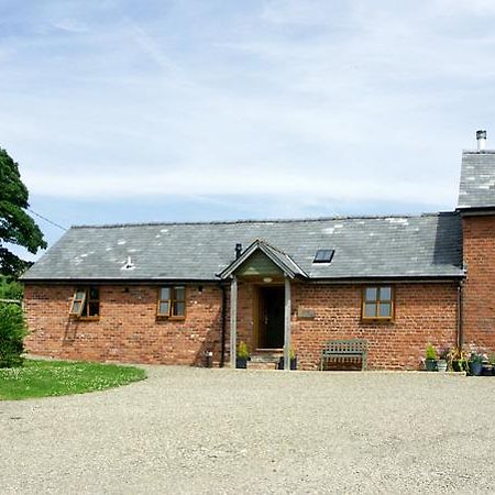 The Byre Villa Bishop's Castle Exterior photo